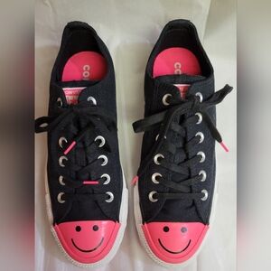 CONVERSE CHUCK TAYLOR ALL STAR BLACK RACER WITH PINK SMILEY FACE!